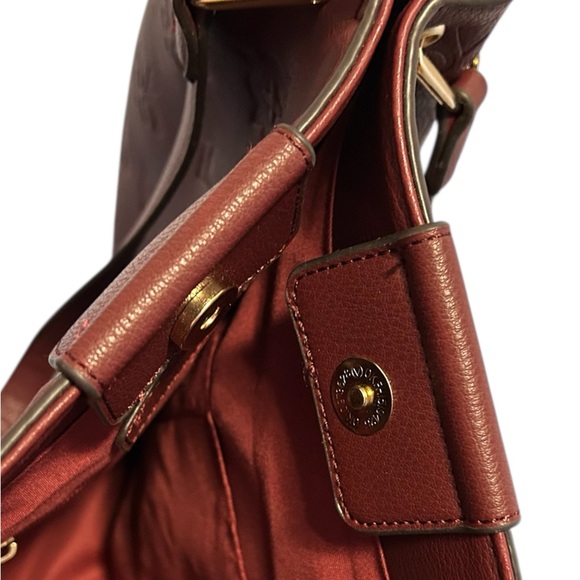 NWT.. Adrienne Vittadini Marseille Wine Leather Embossed Tote & Pouch MSRP $210 - Picture 9 of 9